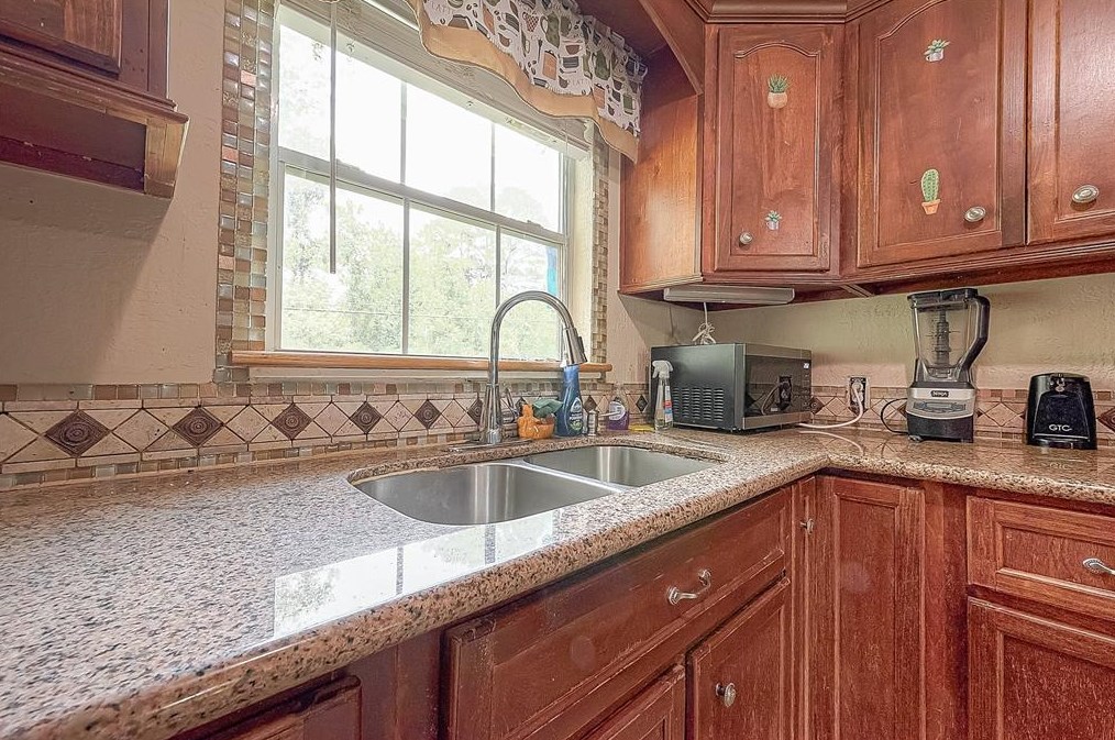 1219 Castledale Dr, Houston TX  77037-2610 exterior