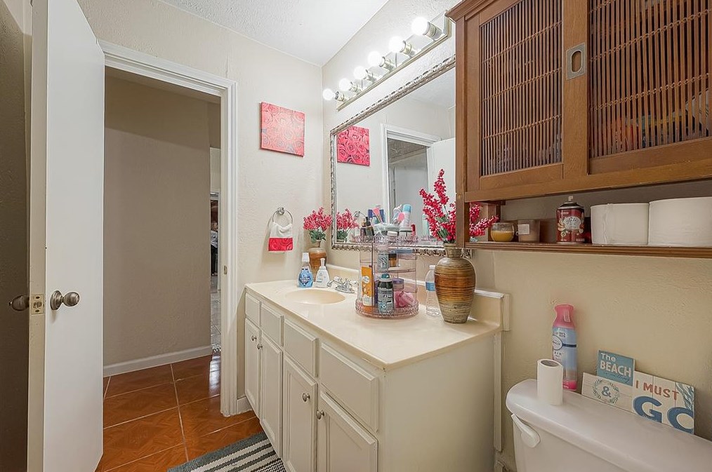 1219 Castledale Dr, Houston TX  77037-2610 exterior