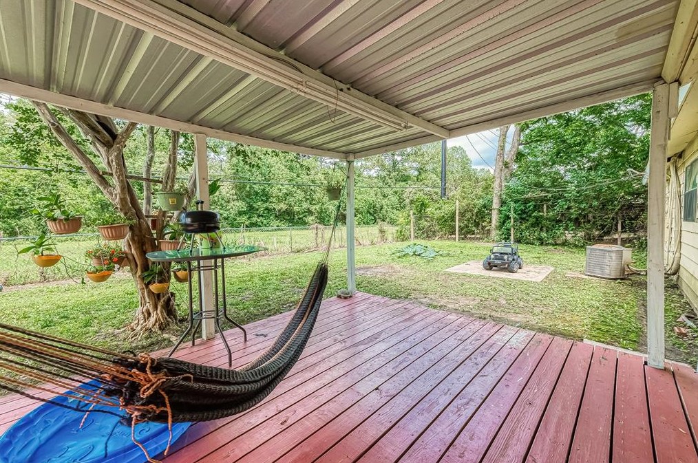 1219 Castledale Dr, Houston TX  77037-2610 exterior