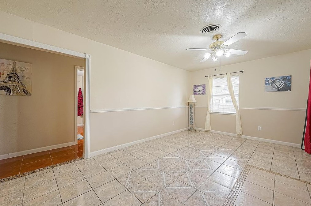 1219 Castledale Dr, Houston TX  77037-2610 exterior