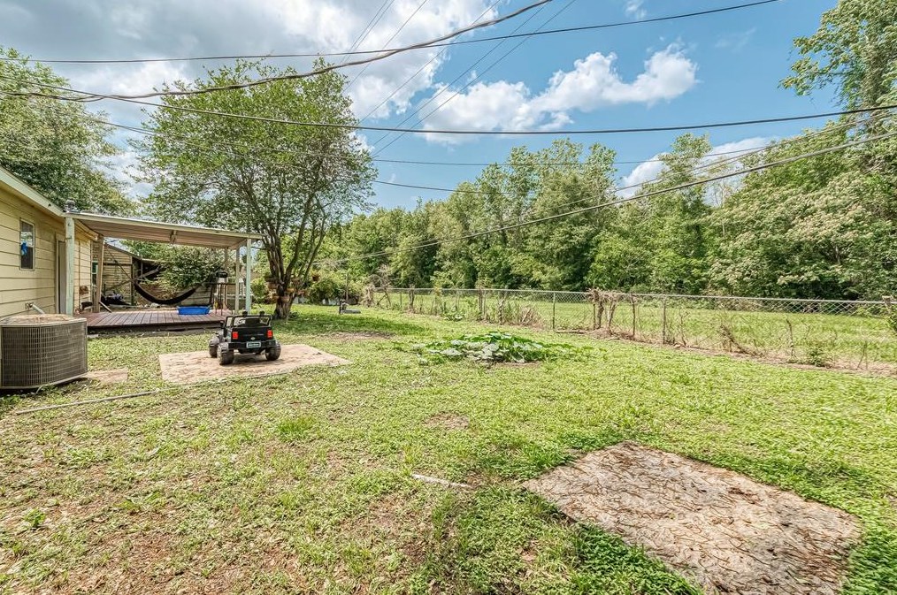 1219 Castledale Dr, Houston TX  77037-2610 exterior