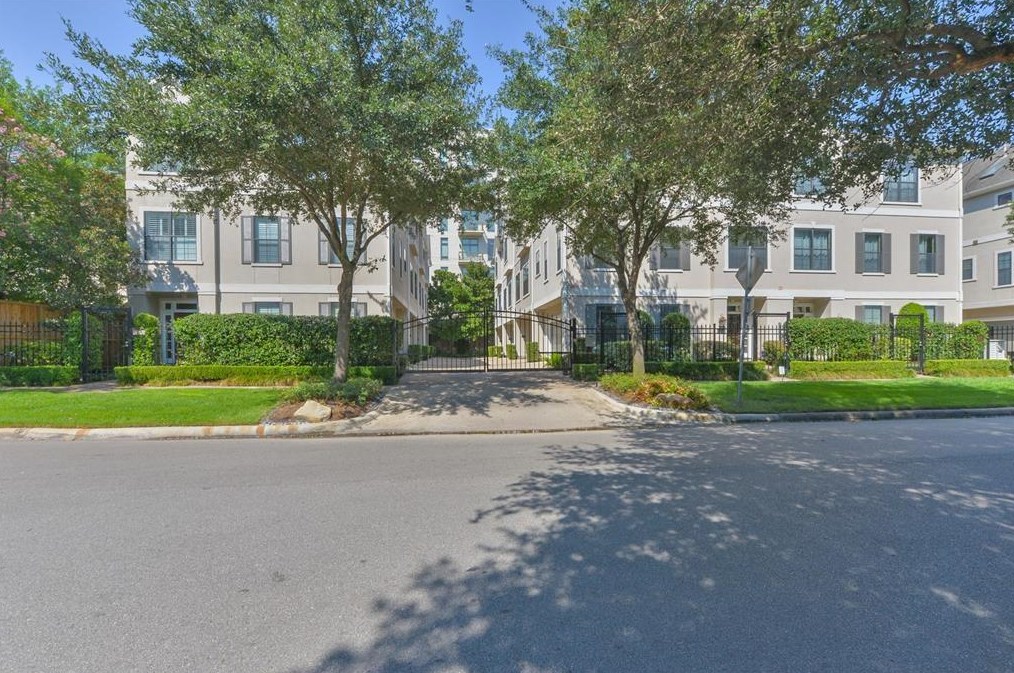 2210 Mid Ln, Houston TX  77027-3845 exterior