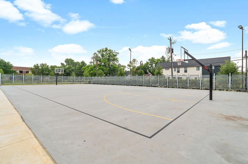 323 Everton St, Houston TX  77003-1808 exterior