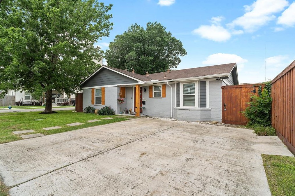 323 Everton St, Houston TX  77003-1808 exterior