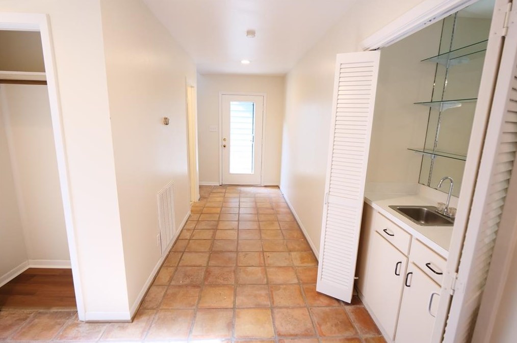 9526 Val Verde St, Houston TX  77063-3802 exterior