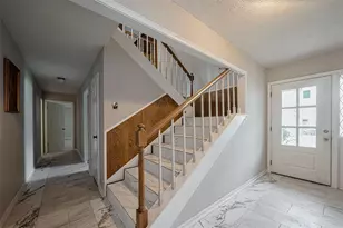 811 Loire Ln, Houston, TX 77090 - Photo 3