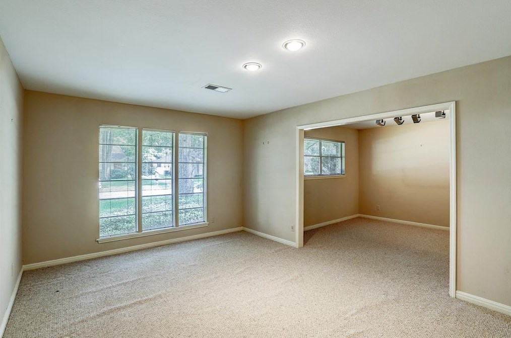 5638 Yarwell Dr, Houston TX  77096-3922 exterior