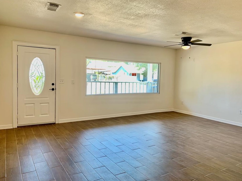 2143 Des Jardines St, Houston TX  77023-5115 exterior