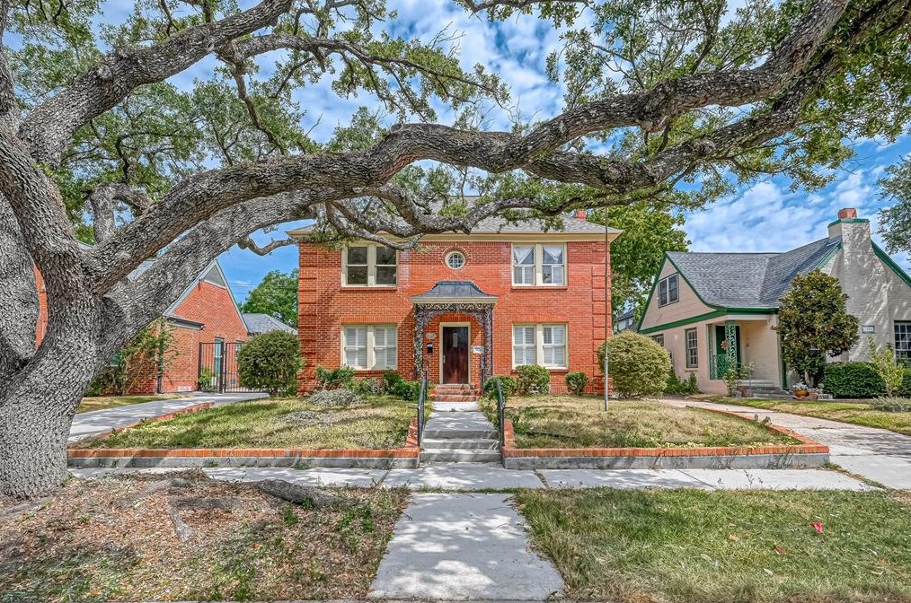 1950 Lexington St, Houston TX  77098-4220 exterior