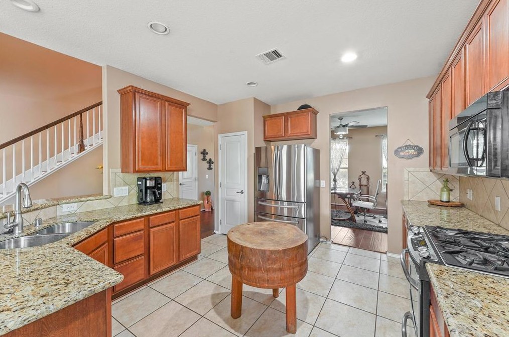 13814 Lake Livingston Dr, Houston TX  77044-5898 exterior