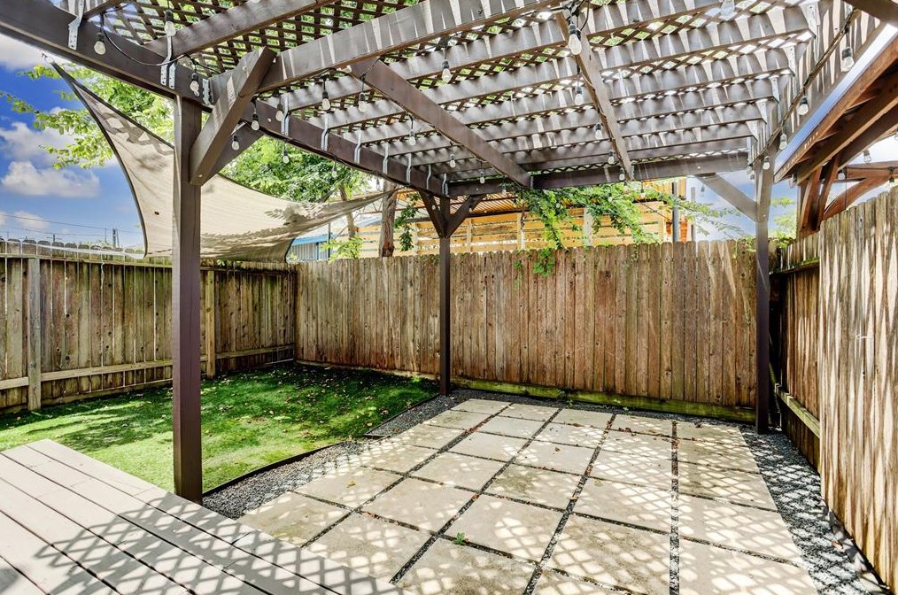 1309 Laird St, Houston TX  77008-3739 exterior