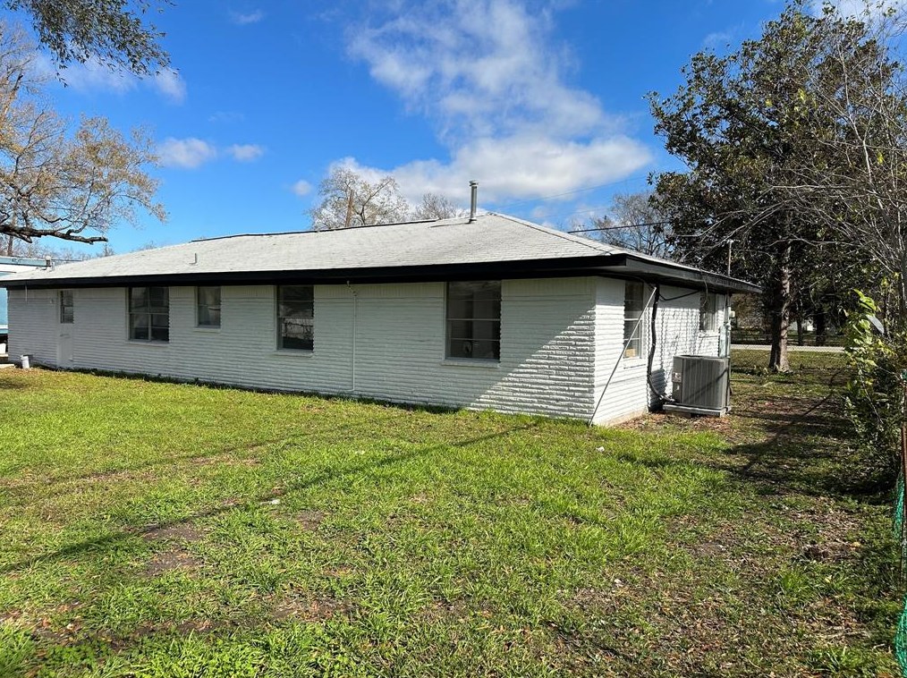 614 Cloverleaf St, Houston TX  77015-4114 exterior