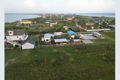 1035 Yeager Street, Gilchrist, TX 77617 - Photo 9