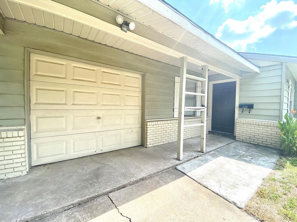 5502 Evergreen St, Houston TX  77081-6613 exterior