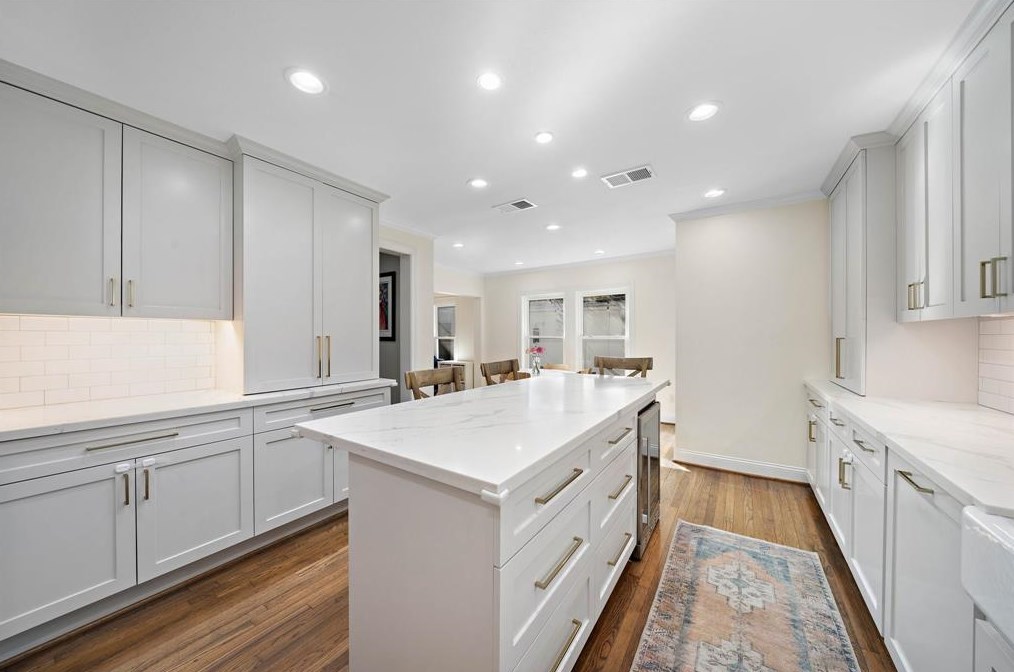 2003 Dryden Rd, Houston TX  77030-1205 exterior