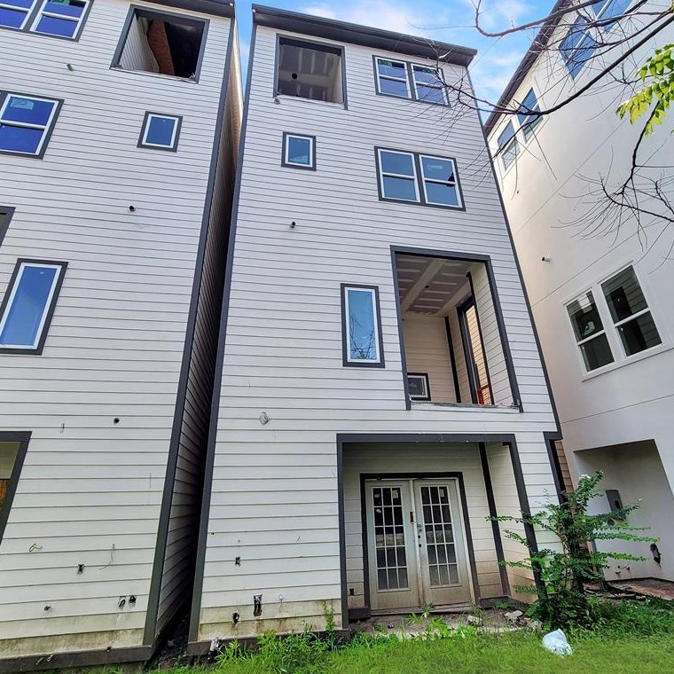 612 Pierce St, Houston TX  77019-8650 exterior