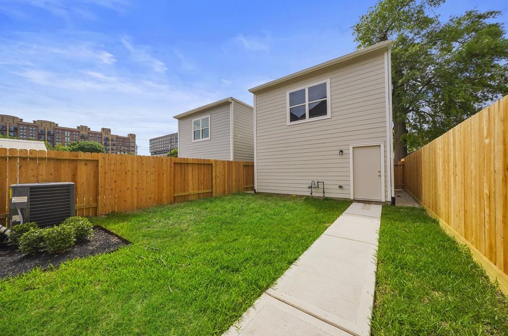 736 21 St, Houston TX  77008-3514 exterior