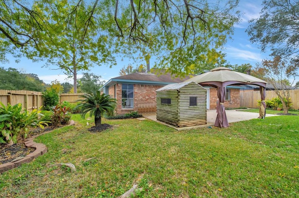 435 Vlg Crk Dr, Houston TX  77598-2637 exterior