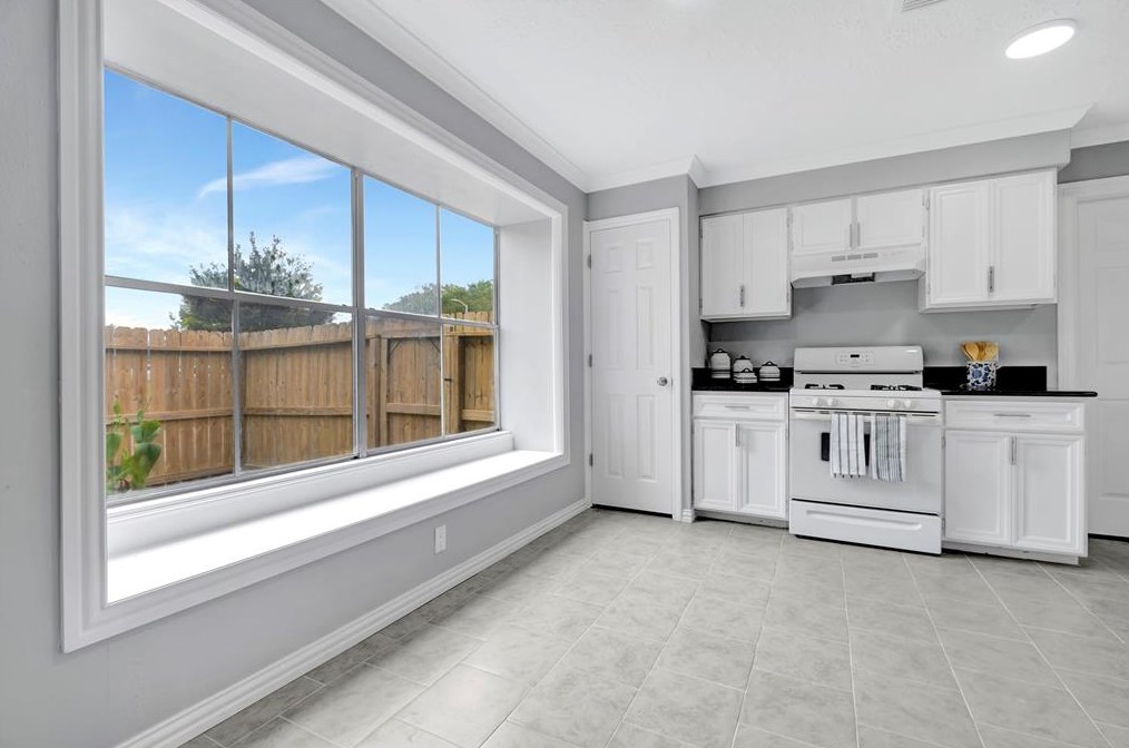 435 Vlg Crk Dr, Houston TX  77598-2637 exterior