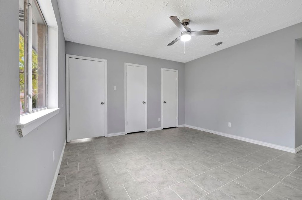 435 Vlg Crk Dr, Houston TX  77598-2637 exterior