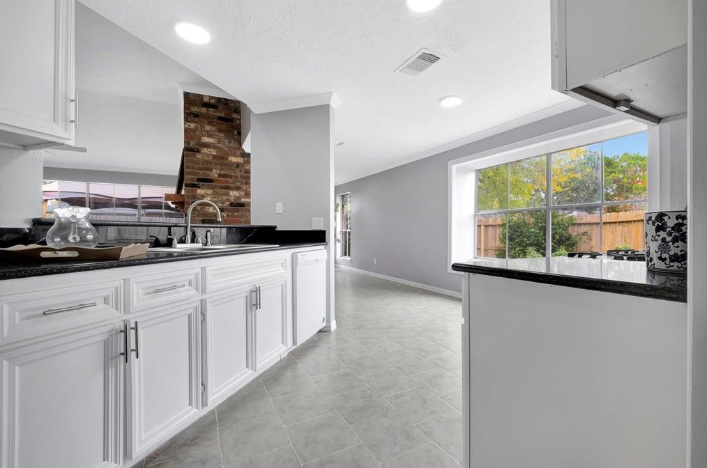 435 Vlg Crk Dr, Houston TX  77598-2637 exterior