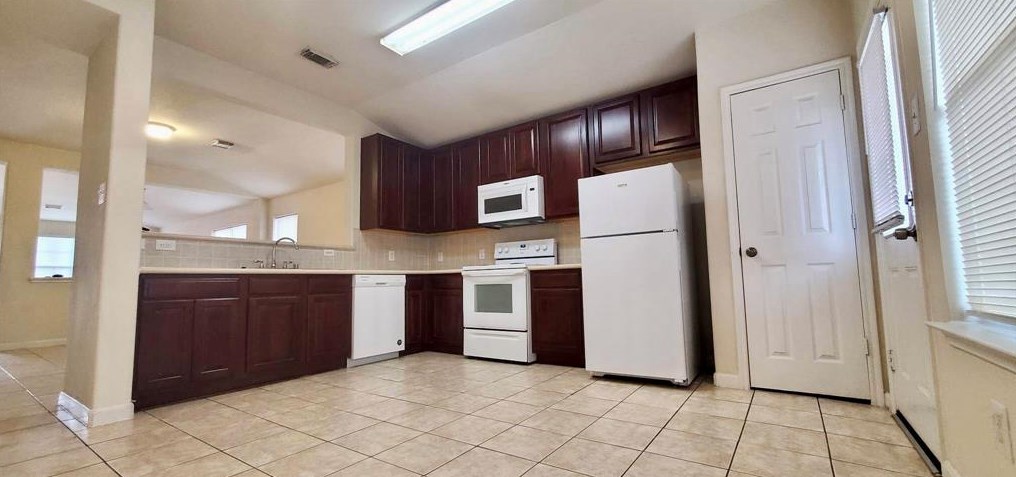 15502 Hensen Creek Dr, Houston TX  77086-1182 exterior