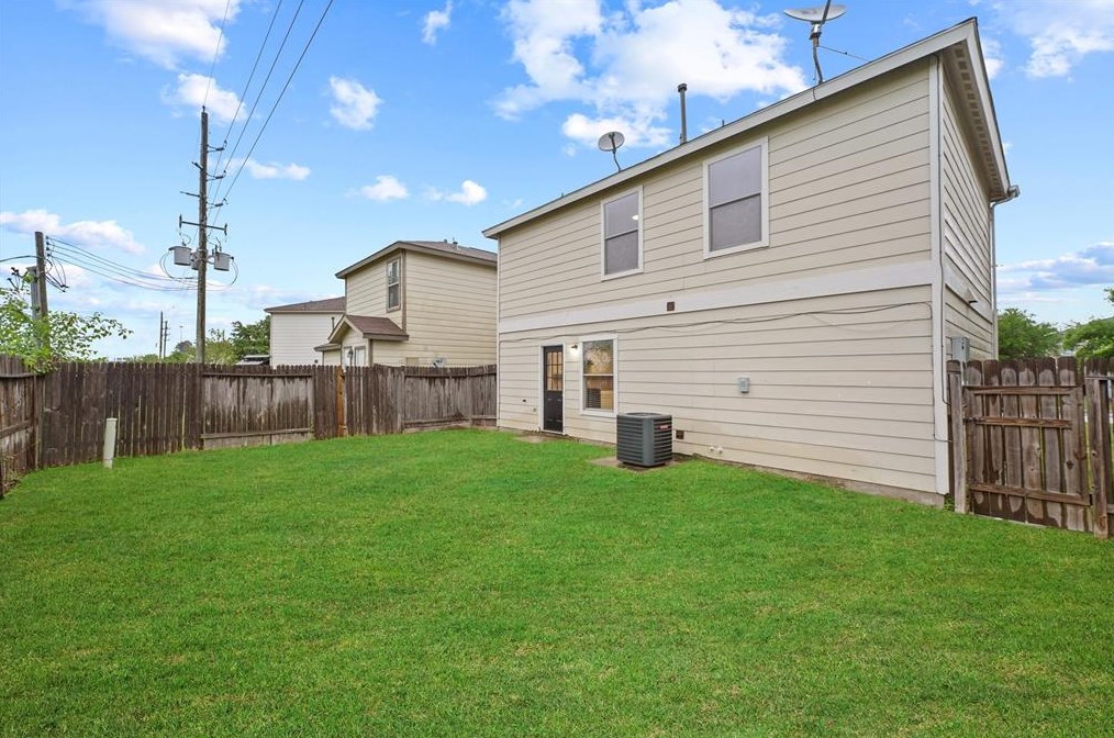 218 Silky Leaf Dr, Houston TX  77073-2832 exterior