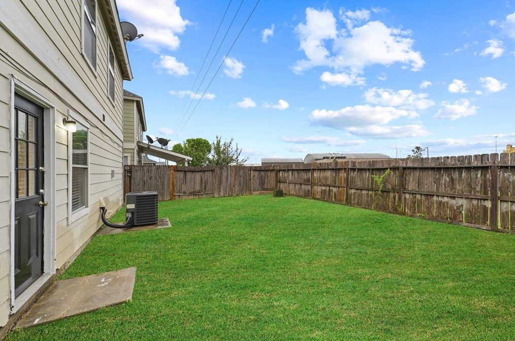 218 Silky Leaf Dr, Houston TX  77073-2832 exterior