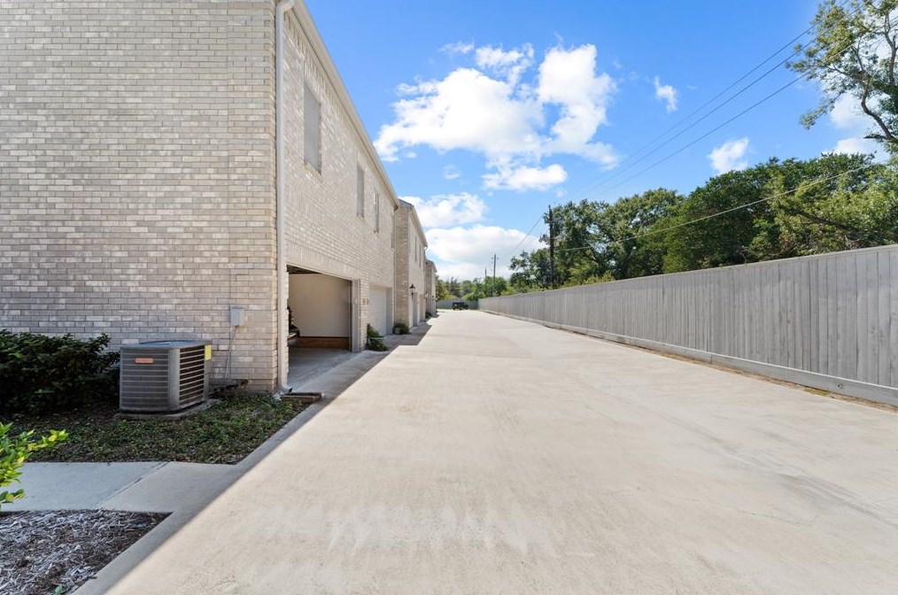 512 Wilcrest Dr, Houston TX  exterior