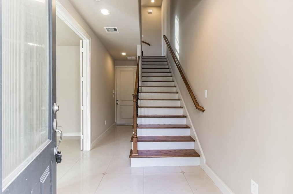 1701 Ashland St, Houston TX  77008-3929 exterior