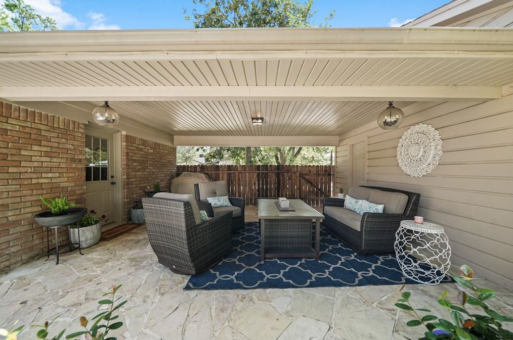 3515 Sun Vly Dr, Houston TX  77025-4137 exterior