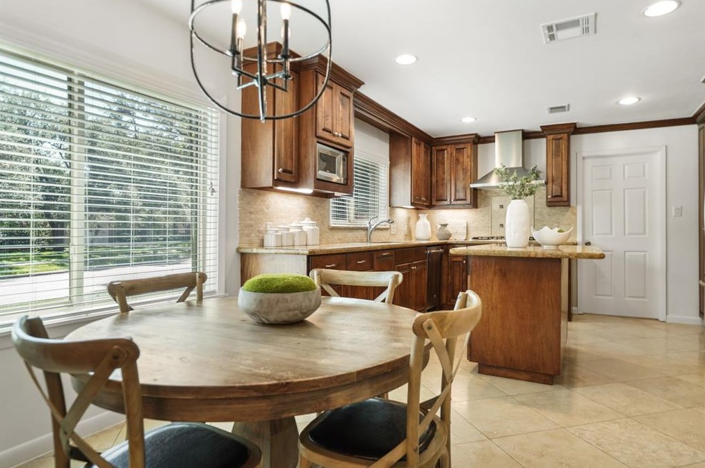 3515 Sun Vly Dr, Houston TX  77025-4137 exterior
