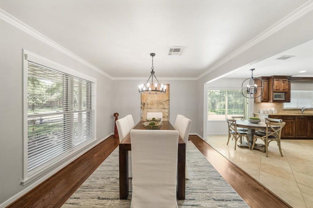 3515 Sun Vly Dr, Houston TX  77025-4137 exterior