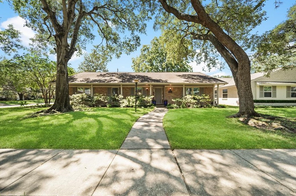 3515 Sun Vly Dr, Houston TX  77025-4137 exterior