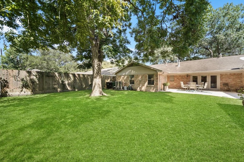 3515 Sun Vly Dr, Houston TX  77025-4137 exterior