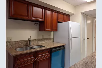 2750 Holly Hall Street #1504, Houston, TX 77054 - Photo 5