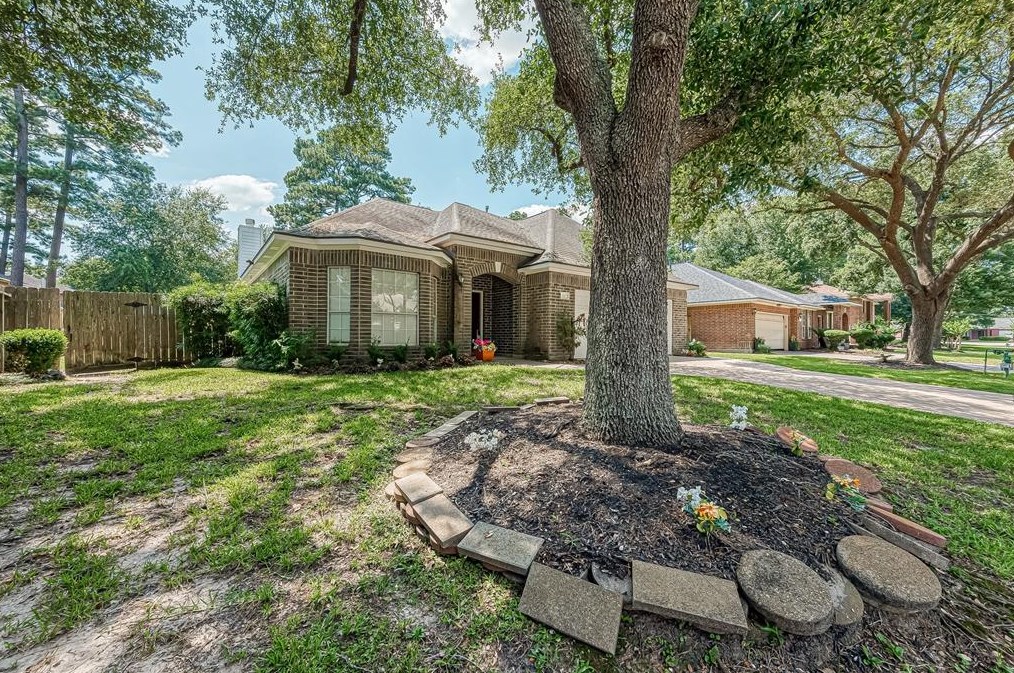 1407 Green Tree Dr, Tomball TX  77375-4361 exterior