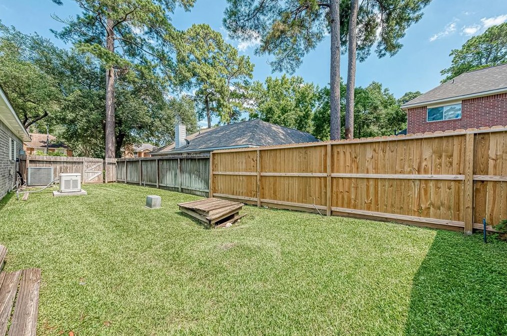 1407 Green Tree Dr, Tomball TX  77375-4361 exterior