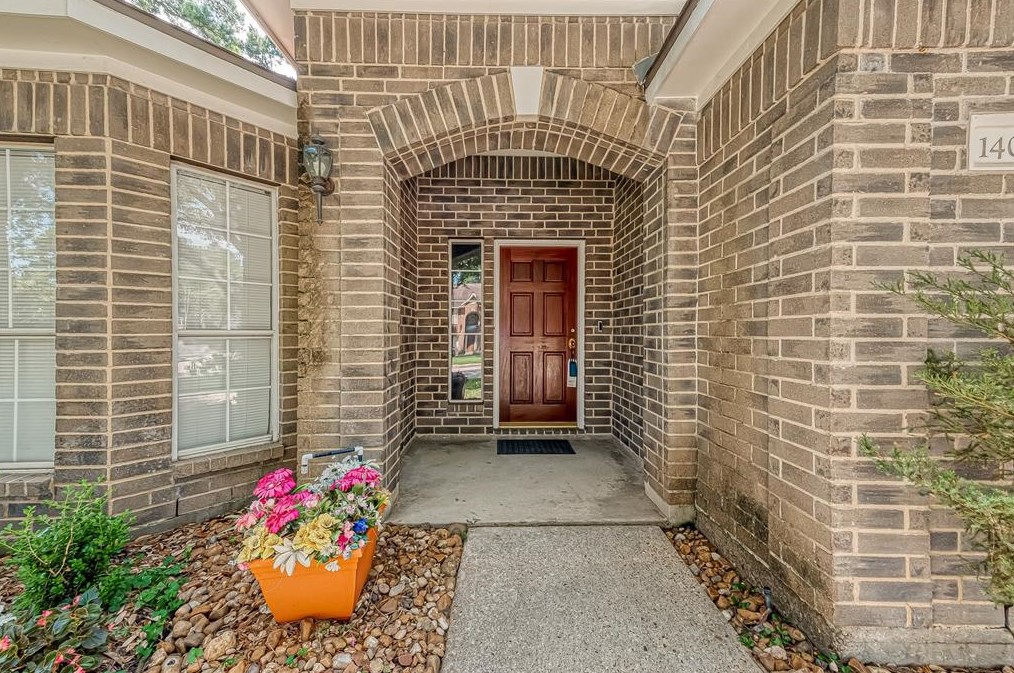 1407 Green Tree Dr, Tomball TX  77375-4361 exterior