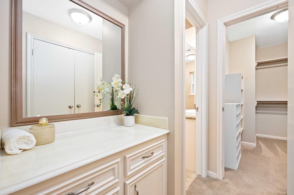 16218 Lakeview Dr, Houston TX  77040-1329 exterior