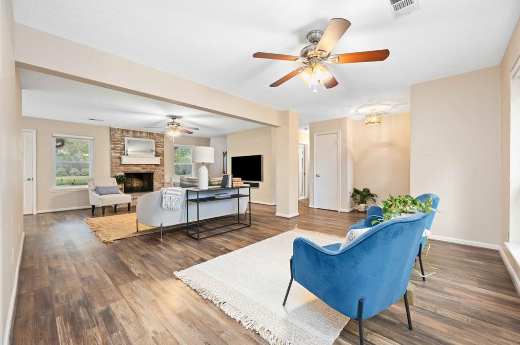 16218 Lakeview Dr, Houston TX  77040-1329 exterior