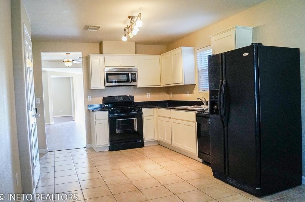 6807 Tammany Manor Ln, Spring TX  77379-3730 exterior