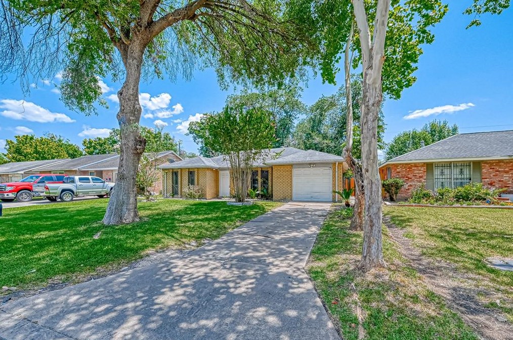 11019 Sandstone St, Houston TX  77074-6515 exterior