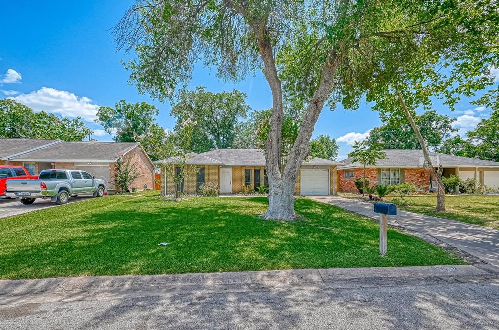 11019 Sandstone St, Houston TX  77072-3003 exterior