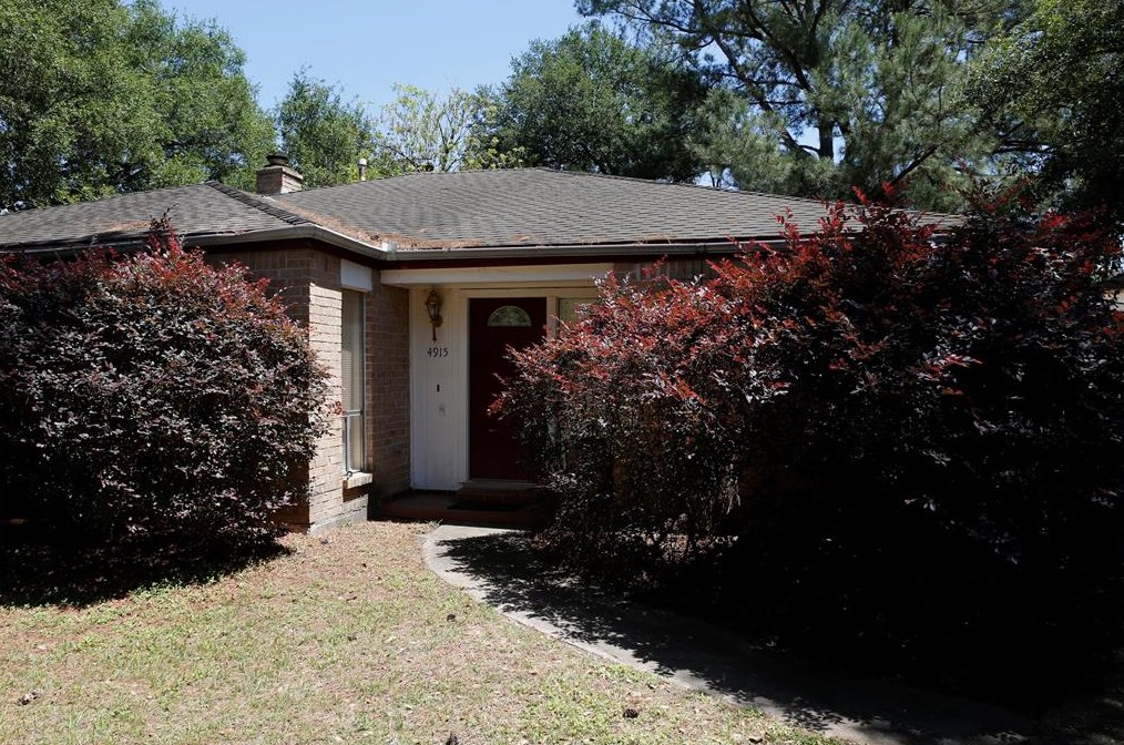 4915 Spanish Oak Dr, Houston TX  77066-2920 exterior
