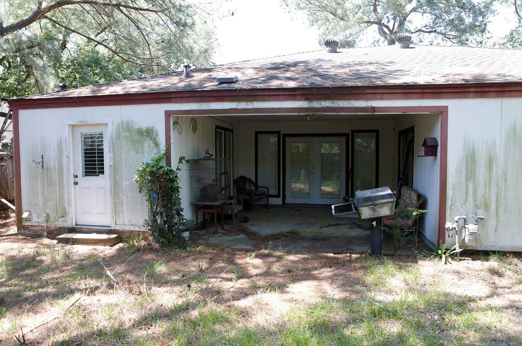 4915 Spanish Oak Dr, Houston TX  77066-2818 exterior
