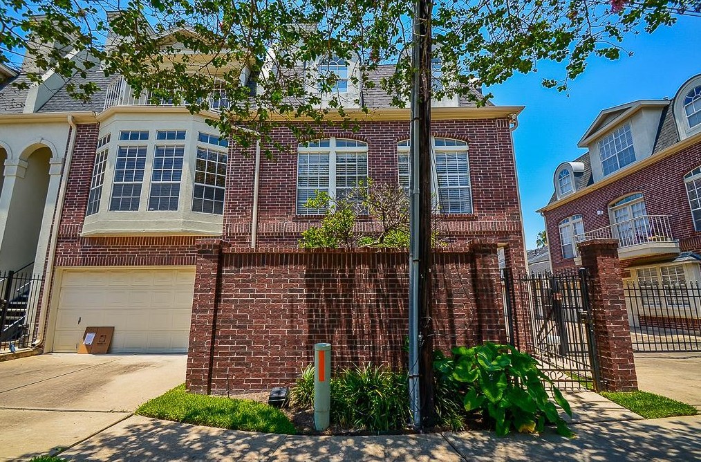 2022 Fairview St, Houston TX  77019-6716 exterior