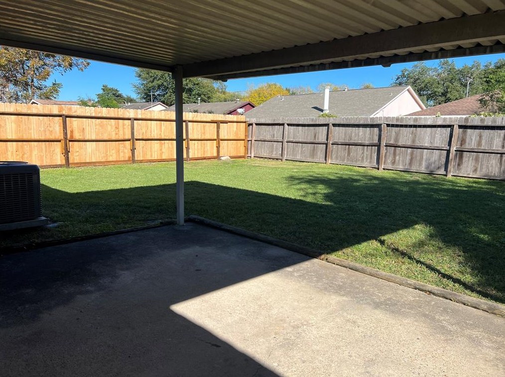 11630 Cliveden Dr, Houston TX  77066-4617 exterior