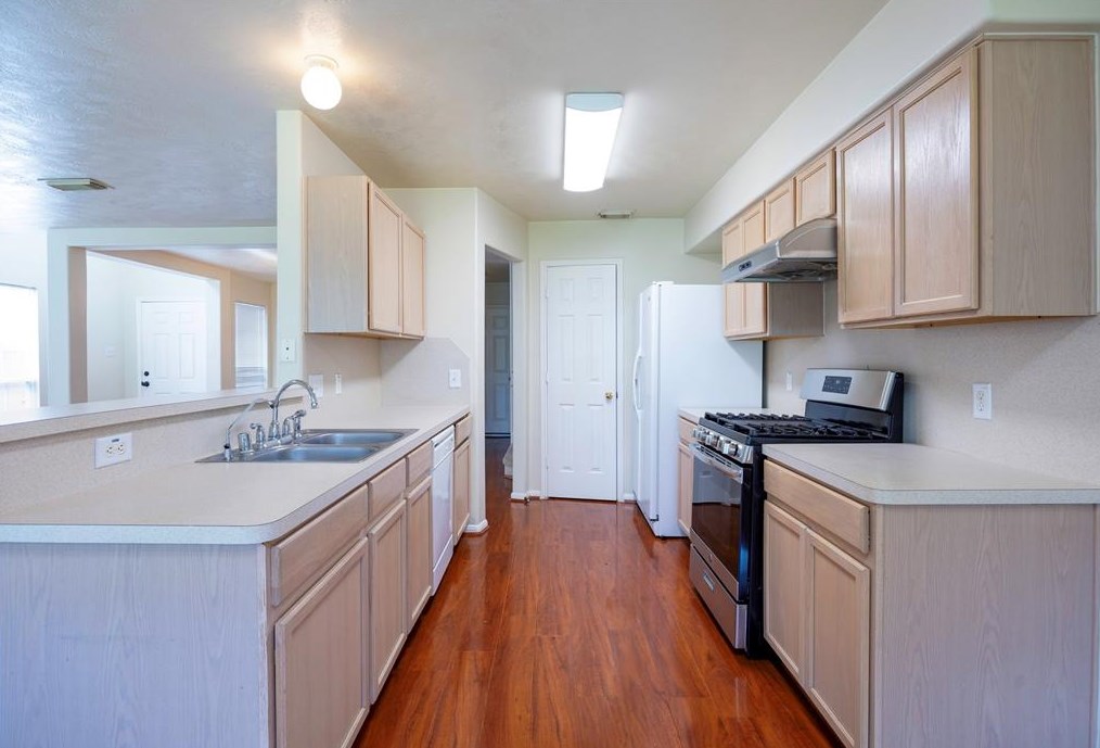 13839 Maximos Dr, Houston TX  77083-8047 exterior
