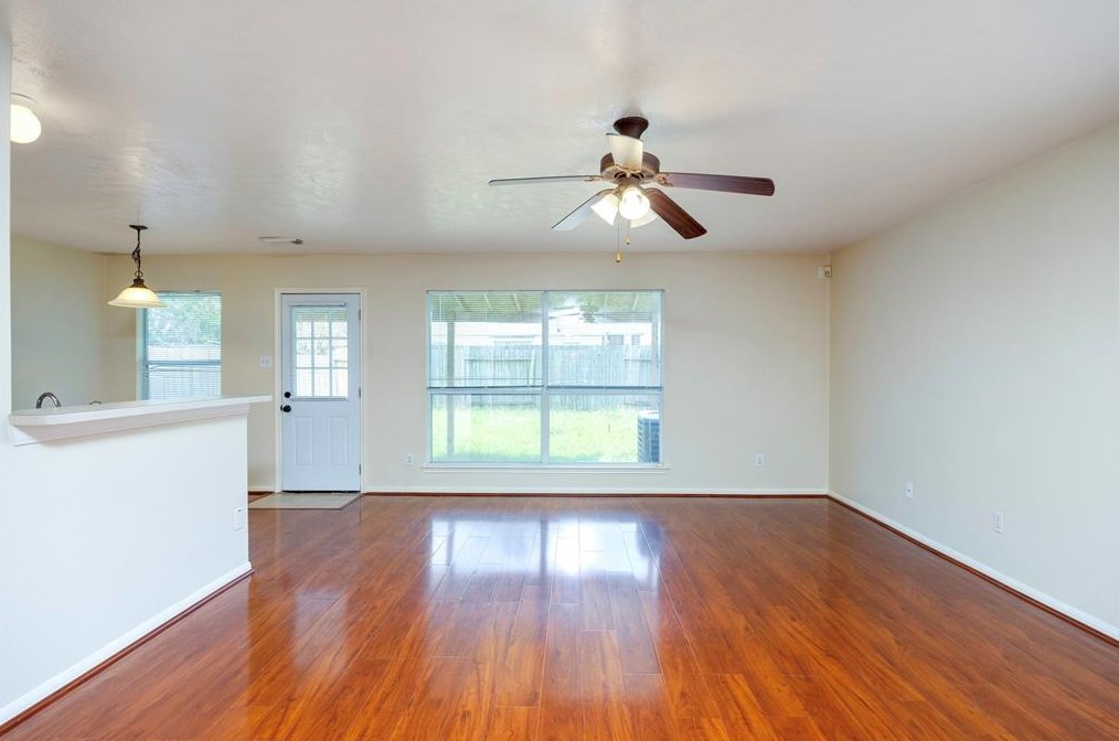 13839 Maximos Dr, Houston TX  77083-8047 exterior